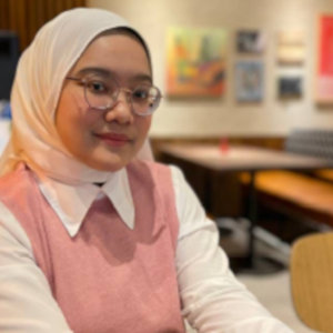 Nurhanis Zulaikha Zamri menyambung pengajian Diploma Teknologi Seni Reka Fesyen di Kolej Widad, Kuantan Pahang